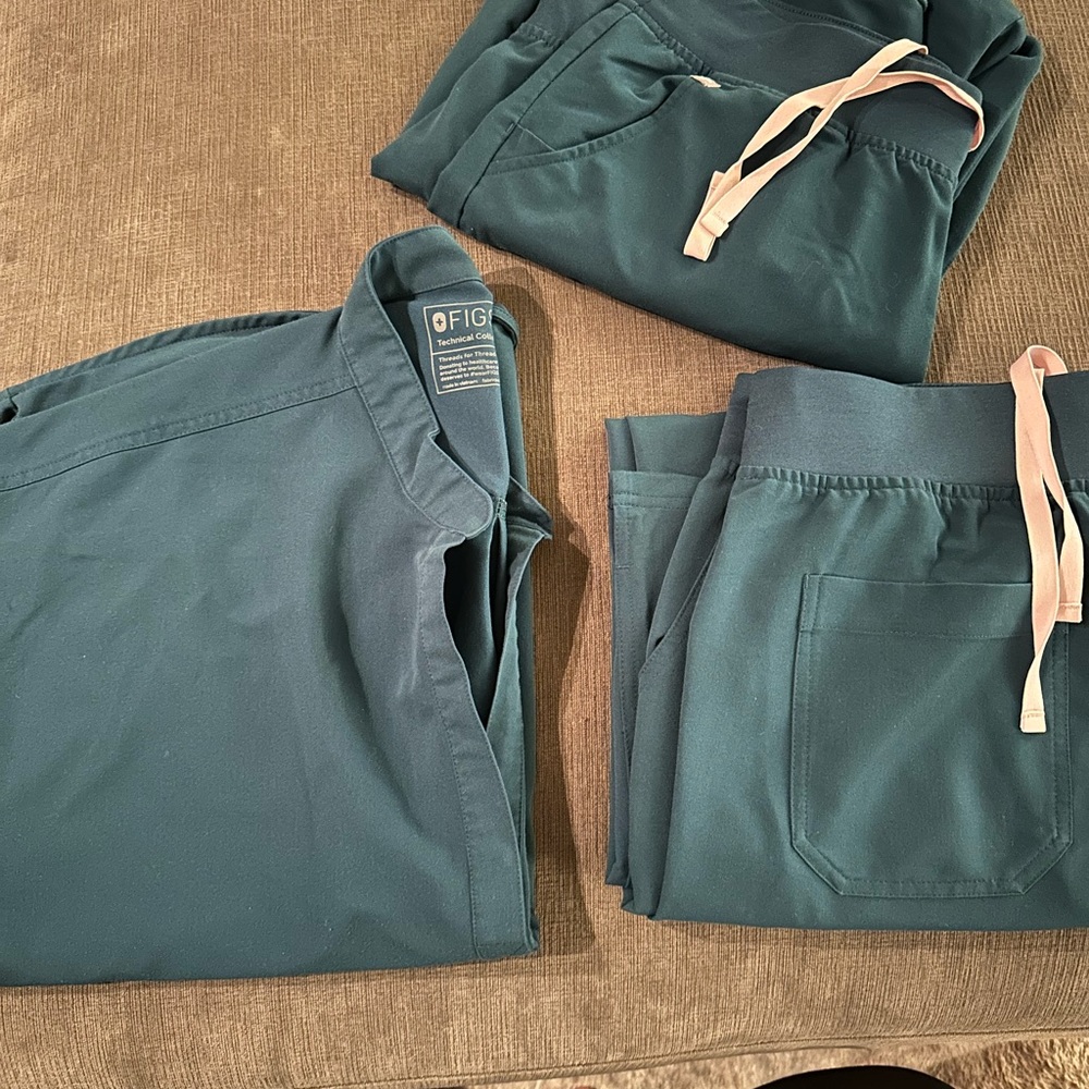 FIGS Caribbean Blue set x2 pants